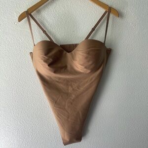 Skims Body Molded Underwire Sienna Tan Thong Bodysuit Size Large  BD-THG-3286